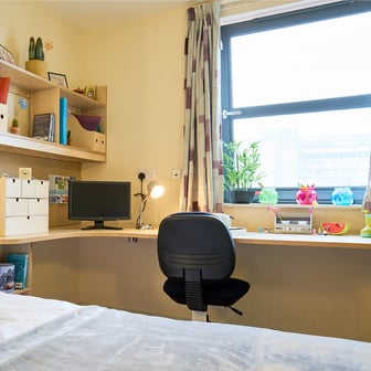 Silver En Suite - Image 1
